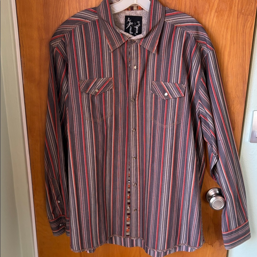 Men’s XXL Striped Button-Up Shirt
Urban ! Perfect for nightlife